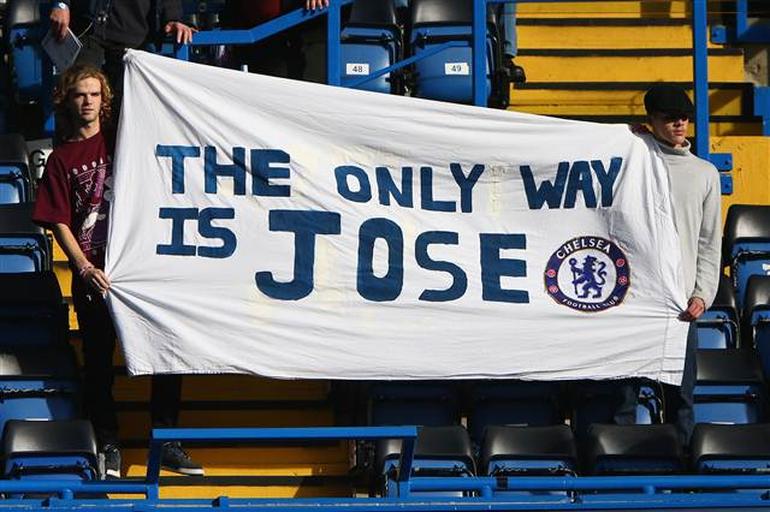 Zor durumdaki Chelsea'ye Liverpool da acımadı