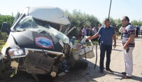 MİNİBÜS ŞOFÖRÜ - Adana'da Kamyon İle Minibüs Çarpıştı Açıklaması 3 Yaralı