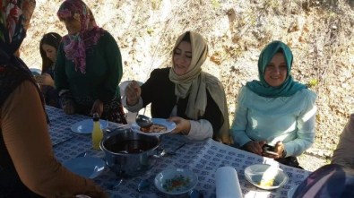 AK Partili Sena Nur Çelik