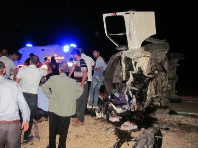 Gaziantep'te Trafik Kazası Açıklaması 2 Ölü, 12 Yaralı