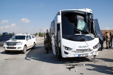 Askeri Araç Belediye Kamyonuna Çarptı Açıklaması 11 Yaralı