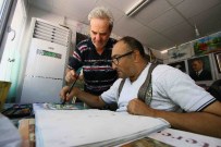 Engelli Oğlunu 52 Yıldır Yanından Ayırmıyor