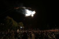 MERYEM YILDIRIM - Gelin İle Damat Sahneye Vinçle İndi !