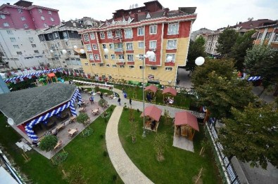 İstanbul'da Kızılcık Bahçesi Açıldı