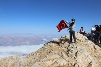 DEMİRKAZIK DAĞI - Zirveye Şehitler İçin Tırmandılar