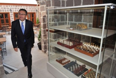 Başkan Tiryaki Satranç Müzesi'ni Gezdi