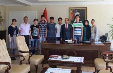 Kaymakam Erdoğan 11 Öğrenci'yi Altınla Ödüllendirdi