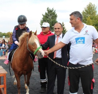 Özel Çocukların AT Binme Heyecanı