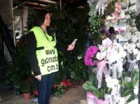 Başkasının Yerine Düğünde Takı Takıyor, Cenazede Dua Ediyor