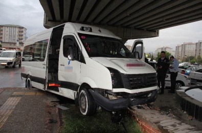 Samsun'da Öğrenci Servisi Kaza Yaptı Açıklaması 5 Yaralı