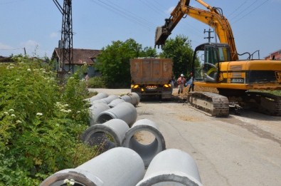 13 Bin 740 Metre Yağmur Suyu Hattı Döşendi