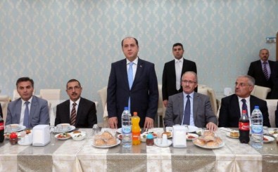 Vali Çomaktekin Yeni Atanan Öğretmenlere Seslendi