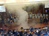 KOSOVA MECLİS BAŞKANI - Vekiller Meclis Salonuna Göz Yaşartıcı Gaz Attı