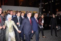 TAŞERON İŞÇİ - Başbakan Davutoğlu'ndan Eşiyle El Ele İzmir Turu