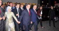 TAŞERON İŞÇİ - Davutoğlu Çifti El Ele İzmir Turu Yaptı