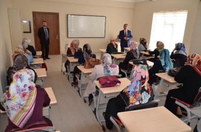 Kur'an Kursu Öğreticilerine Hizmet İçi Eğitim Semineri Düzenleniyor