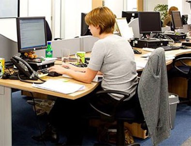 Mesai saatinde bahis oynayan yandı!