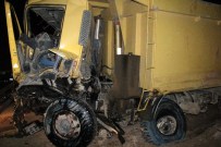 IŞIK İHLALİ - Bursa'da Tır Kazası, 1 Ölü