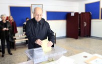 AHMET NECDET SEZER - 10. Cumhurbaşkanı Sezer Oyunu Kullandı