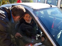 OY PUSULASI - 99 Yaşındaki Eski Pehlivanın Seçmen Sandığı Ayağına Geldi