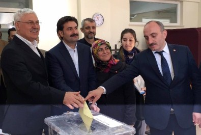 AK Parti Genel Başkan Yardımcısı Ayhan Sefer Üstün Oyunu Kullandı