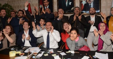 Aksaray'da Seçim Zaferi Kutlamaları