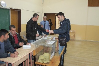 Bursa'da Oy Verme İşlemi Başladı