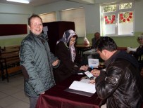 ENGELLİ RAMPASI - Engelleri Oy Kullanmaya Engel Olmadı