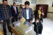 BEKIR KAYA - Eş Başkanlar Oy Kullandı