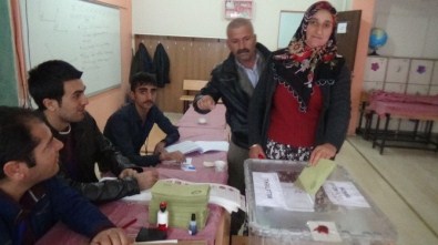 Hakkari'de Oy Kullanma İşlemi Başladı