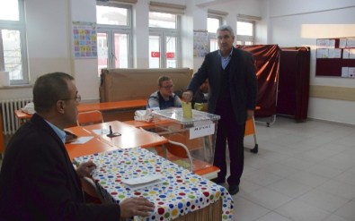 İlk Oyu Başkan Musa Yılmaz Kullandı