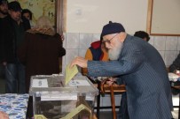 Konya'da Vatandaşlar Oy Kullanmaya Başladı