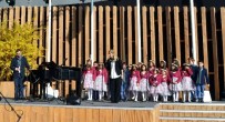 Milano'da Küçük Nüanslar Korosu 7 Dilde Şarkı Söyledi