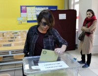 SEZEN AKSU - Minik Serçe Oyunu Beykoz'da Kullandı