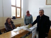 ÖMER FETHI GÜRER - Niğde'de Siyasiler Oylarını Kullandı