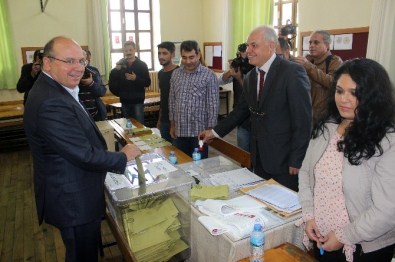 Vali Çiçek Oyunu Kullandı