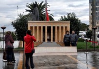 KERIM AKSU - Anıtkabir Maketi İle Selfie