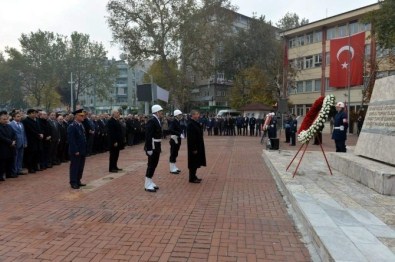 Atatürk, Ebediyete İntikalinin 77. Yılında Anıldı