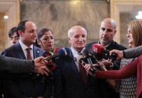 YAŞAR KARAYEL - Eski Milletvekili Karayel, Vekil Seçilen Oğlunun Rozetini Taktı