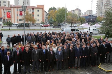 Melikgazi Belediyesi Çalışanları Ata' Ya Saygı Duruşunda Bulundu