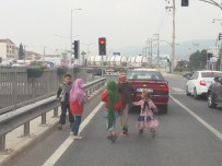 D100 KARAYOLU - Suriyeli Çocuk Dilenciler Trafiği Tehlikeye Sokuyor