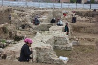 SELIMIYE CAMII - Tarihi Yemiş Kapanı Hanı Gün Yüzüne Çıkmaya Başladı