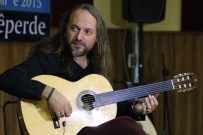 İSPANYOLCA - Dünyaca Ünlü Perdesiz Gitar Sanatçısı López Van'da