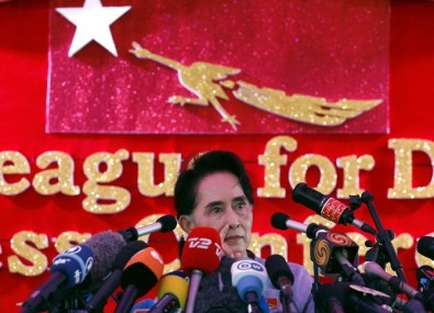 Nobel Barış Ödüllü Suu Kyi Myanmar'da Seçimlerin Galibi Oldu