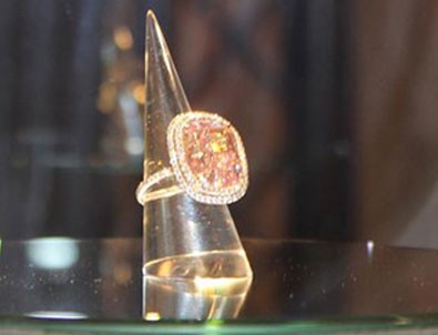 Pembe Elmas 28,7 Milyon İsviçre Frangına Satıldı