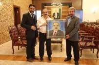 SAKARYA VALİSİ - Platformdan Vali Coş'a Tablo Hediyesi