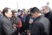 KALDIRIM ÇALIŞMASI - Sanayi Sitesi Esnafı Yol Kapattı