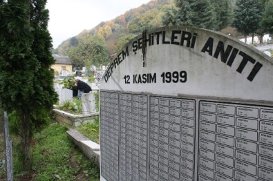 Depremin Üzerinden 16 Yıl Geçmesine Rağmen Acılar Hala Taze