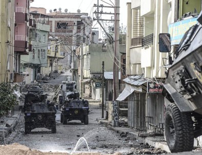 Diyarbakır Silvan'da operasyonlar sürüyor