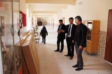 Eskil'de Ortaokullara Akıllı Tahta Dağıtılıyor